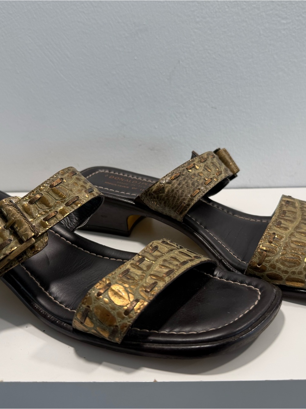 Donald J Pliner Olive/Gold Croc-Embossed Slide Heels w Buckle Detail - size 8.5
